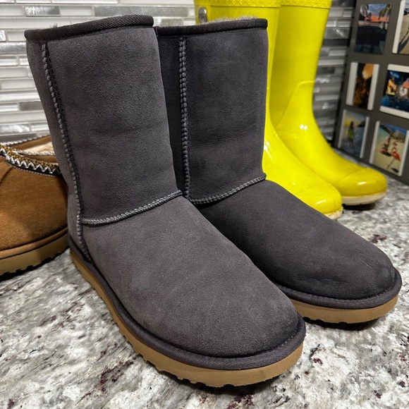 Womens UGG Bundle - Slippers, Boot, & Rainboot - Picture 3 of 9